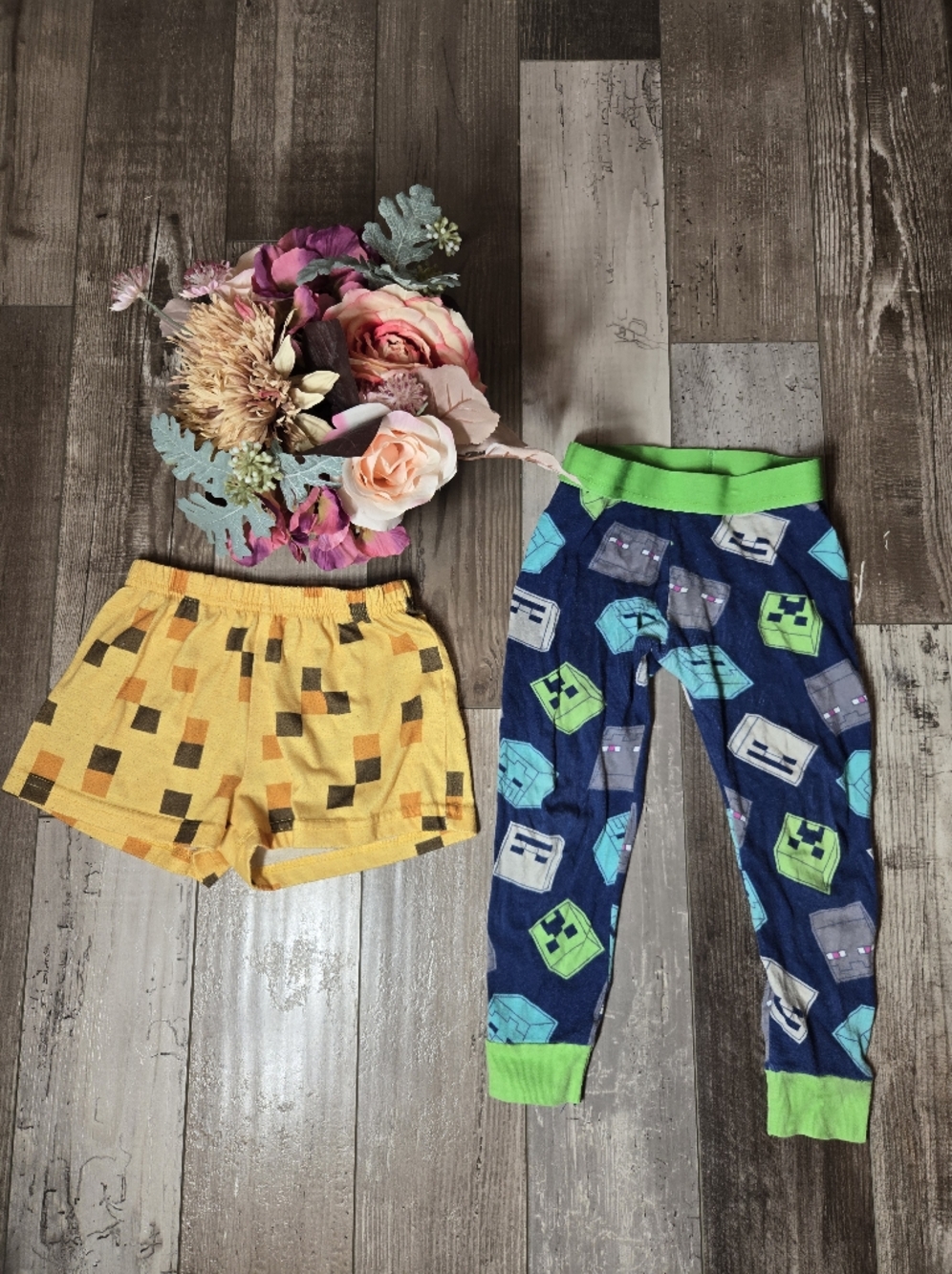 Minecraft 2pc Kids Pajama Pants and Yellow Pixel Shorts Size 4 PJs Loungewear